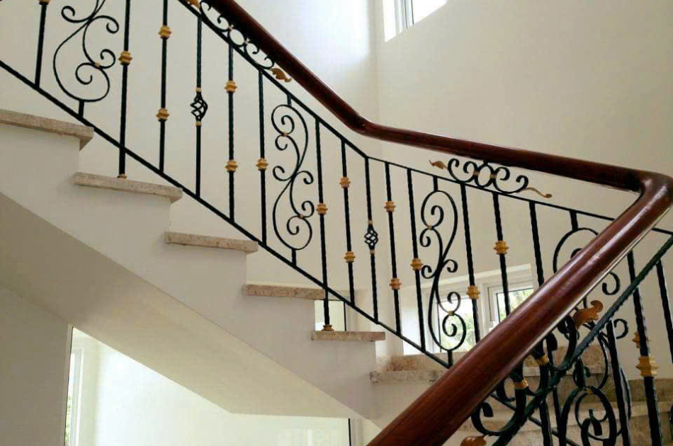 Cầu thang, lan can sắt hiện đại