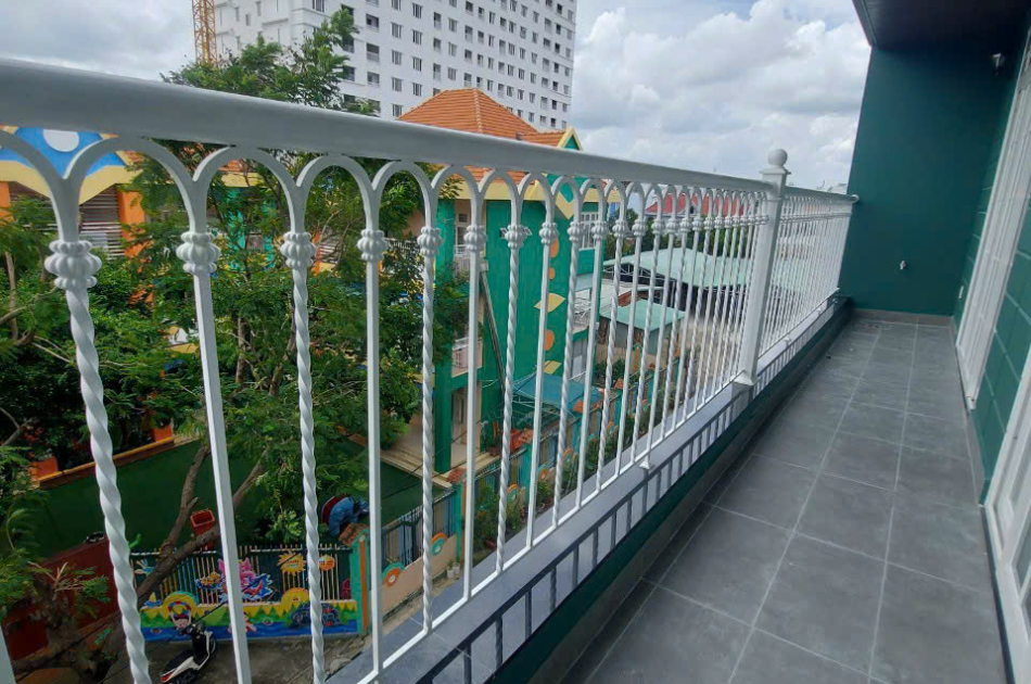 Cầu thang, lan can sắt hiện đại