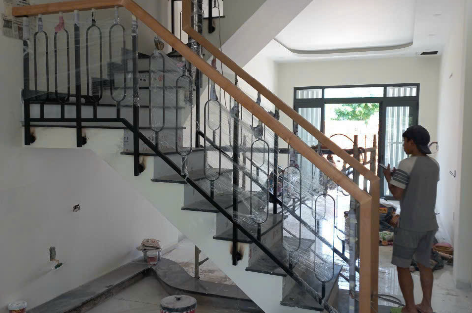 Cầu thang, lan can sắt hiện đại