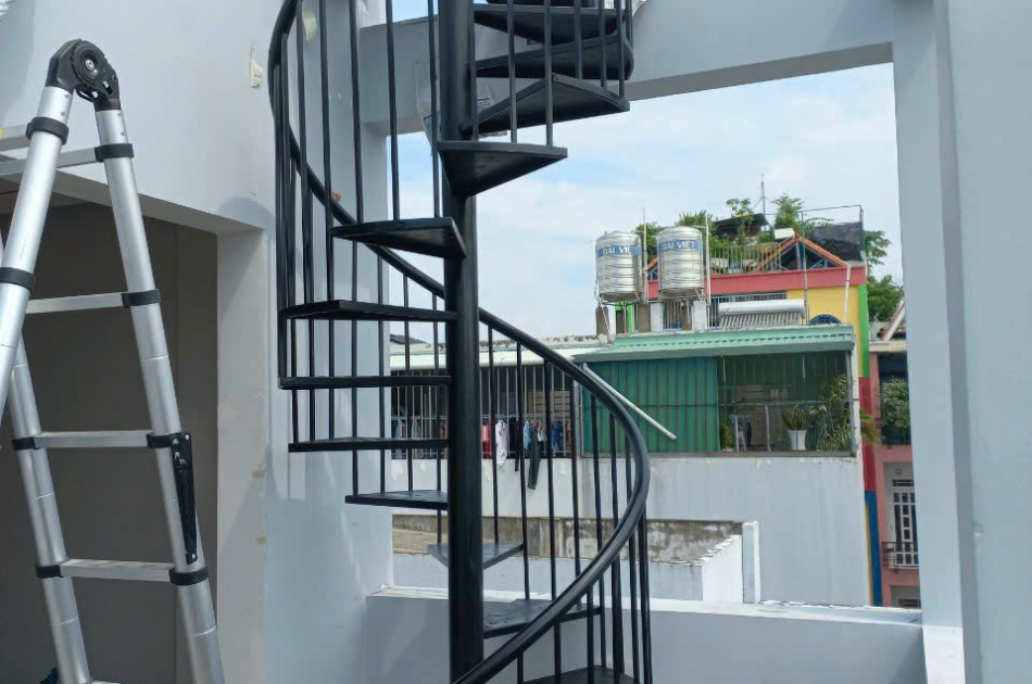 Cầu thang, lan can sắt hiện đại