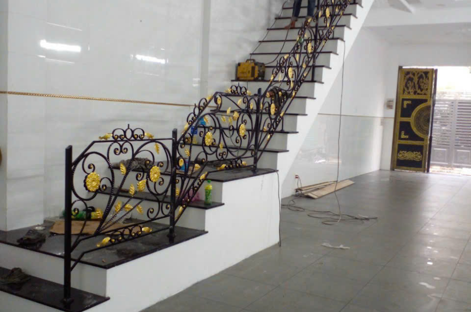 Cầu thang, lan can sắt hiện đại